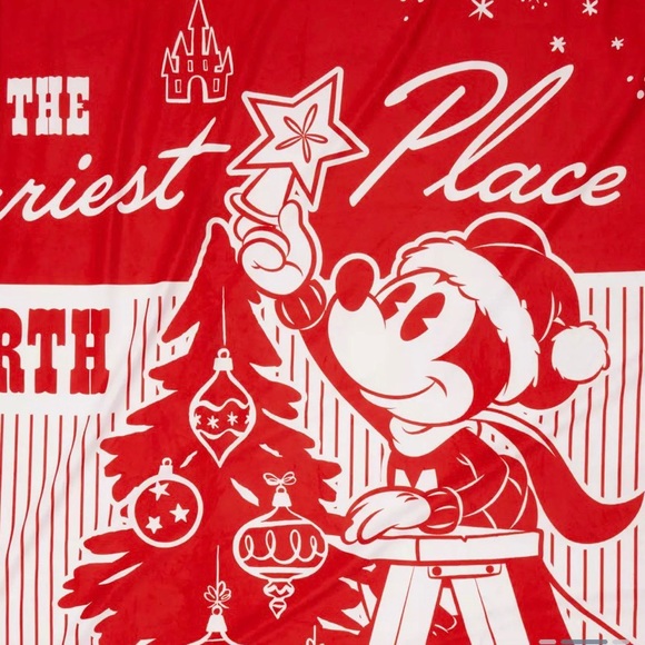NWT. Disney Holiday throw large red Fleece Throw - Picture 6 of 8